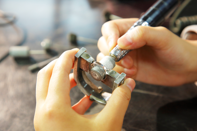 金属工房で職人技を体験しよう！ シルバーリング制作体験